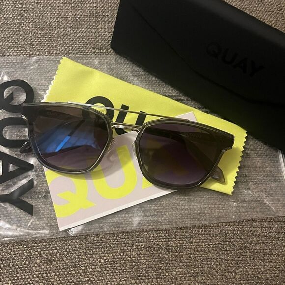 NWT QUAY AUSTRALIA- Getaway Sunglasses- Gray, Smoke in Original packaging. - Picture 7 of 8